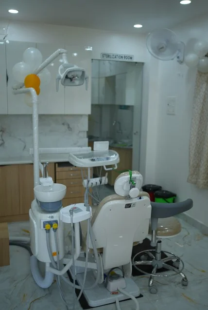 Sterile clinical setup and treatment chair at Krishna Dental